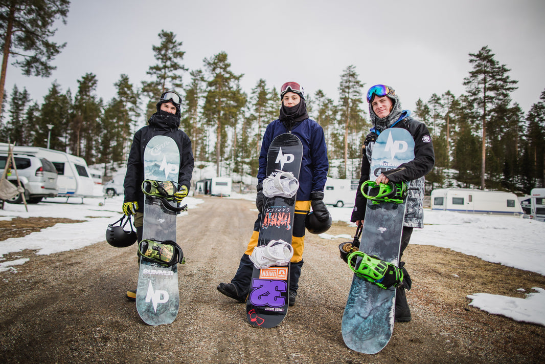 Sintered vs. Extruded Snowboard Bases: Which Should You Choose?