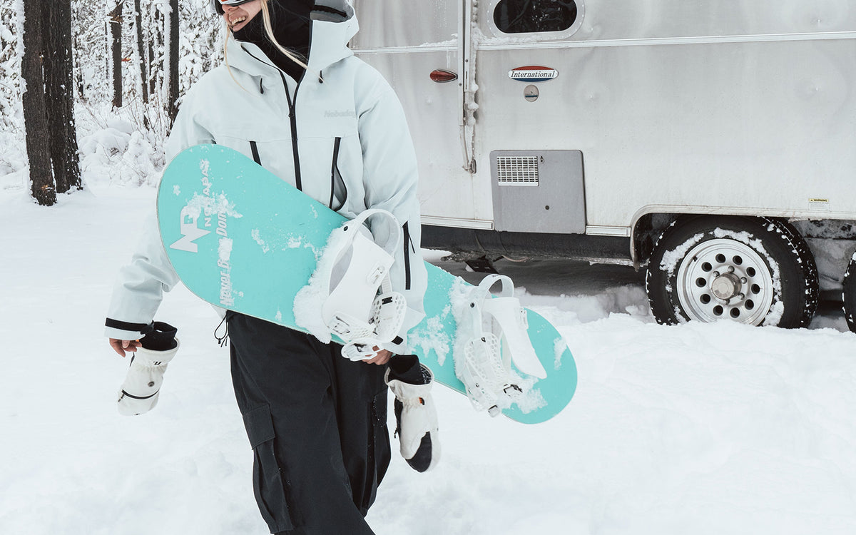 ArcticStorm Freeride Powder Snowboard lifestyle image 1