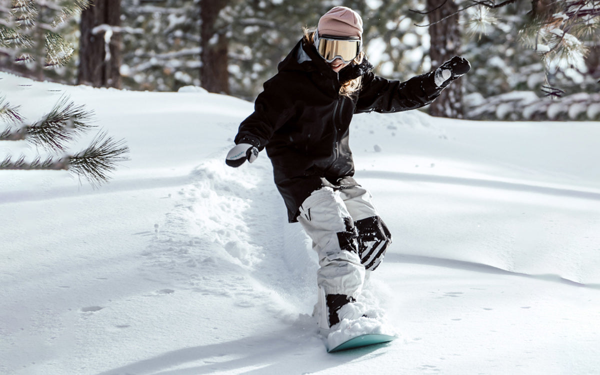 ArcticStorm Freeride Powder Snowboard lifestyle image 2
